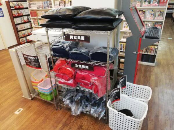 自遊空間で無料貸し出しのクッションとブランケット
