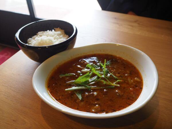 礼文島のカフェ「cafe Ru-We」のスープカレーみたいな牛すじ煮とご飯