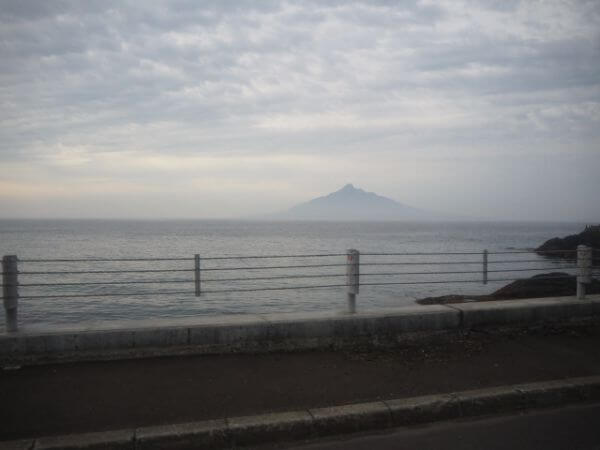 礼文島から見える利尻島