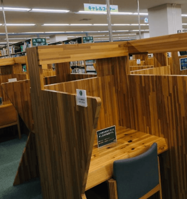 札幌中央図書館のキャレルコーナー