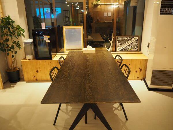 「ushiyado」のテーブル